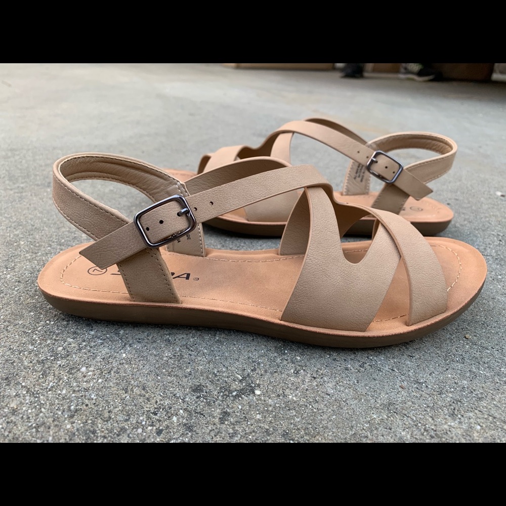 SODA Women Flatform Comfort Strappy Cross Cross Sandal Flip Flop - Picture 5 of 6